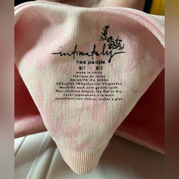 Free People | M/L Pink & White Floral Bodysuit - Picture 4 of 7